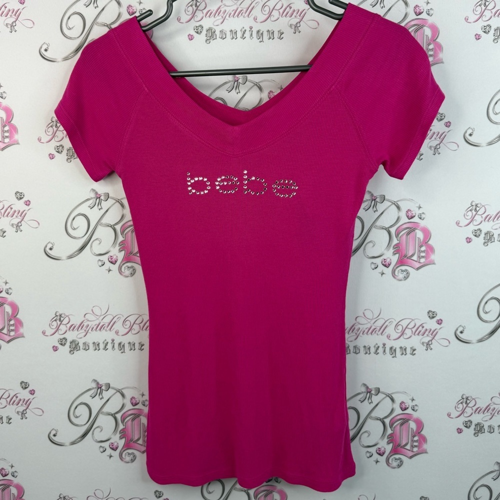 Bebe Swarovski T-shirt rhinestone bling brand new Y2K Women's Fuchsia V-Neck Tee